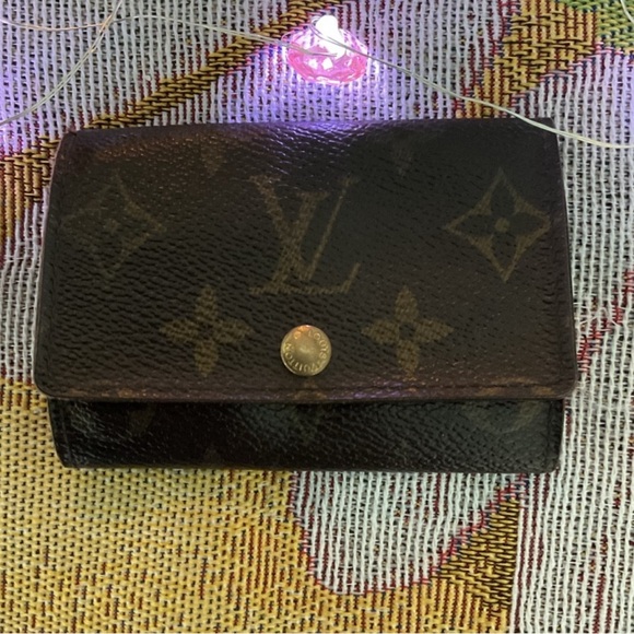 Louis Vuitton Leather Monogram 6 Key Holder- Vintage - Picture 2 of 7